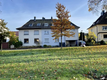 Hausvorderseite - Haus kaufen in Dortmund - Doppelhaushälfte in Dortmund-Aplerbeck in Sackgassenlage