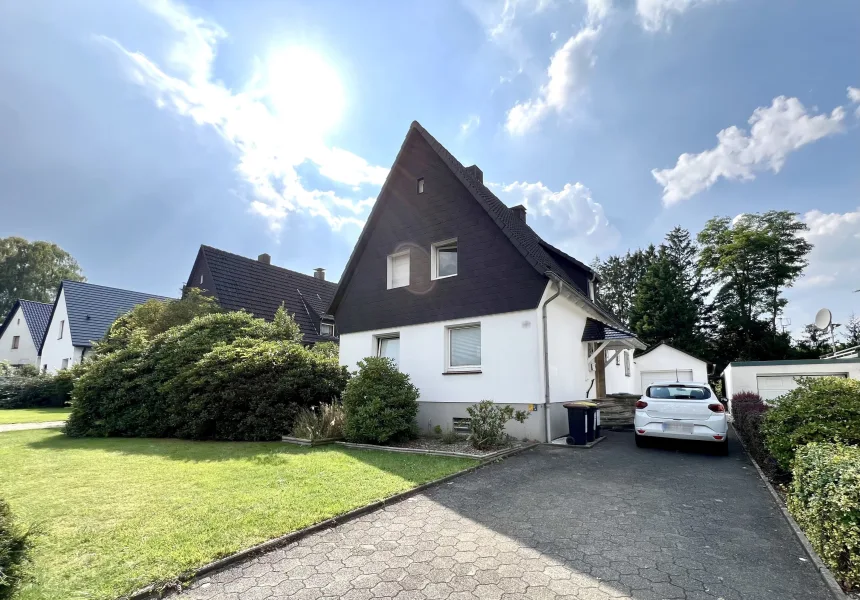 Frontansicht  - Haus kaufen in Dortmund - Mit Blick ins Grüne...