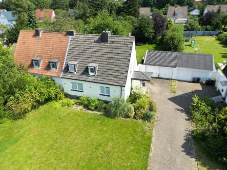 Vogelperspektive Hausfront - Haus kaufen in Dortmund - Auf großzügigem Grundstück: modernes Raumgefühl lädt ein