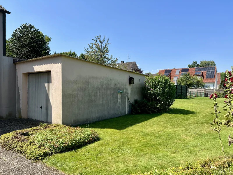 Garage / Terrasse / Garten