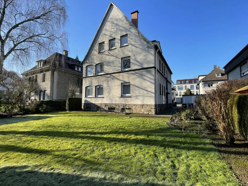 Hausrückseite - Haus kaufen in Schwerte - Freistehendes Dreifamilienhaus in zentraler Lage von Schwerte