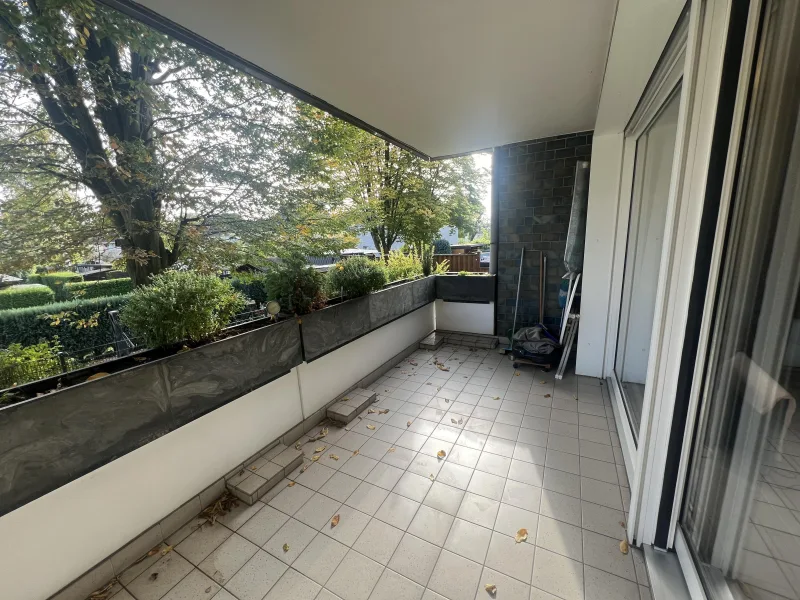 Balkon mit Blick in den Garten