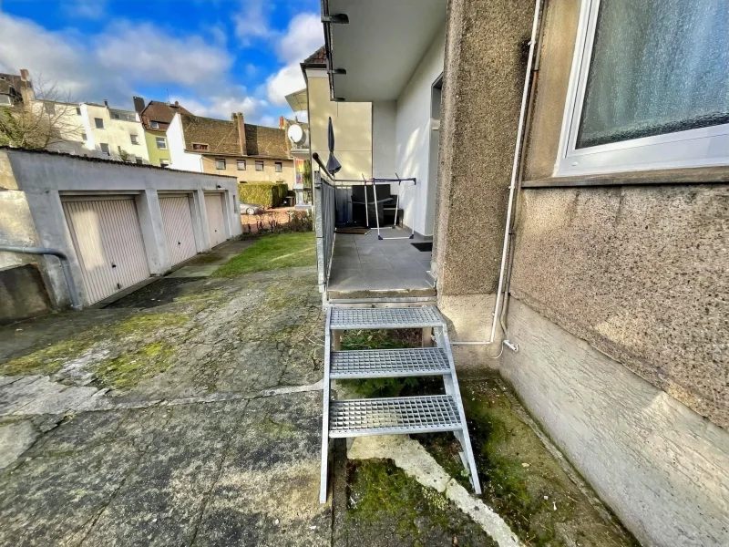 Balkon im Erdgeschoss mit Ausgang zum Garten