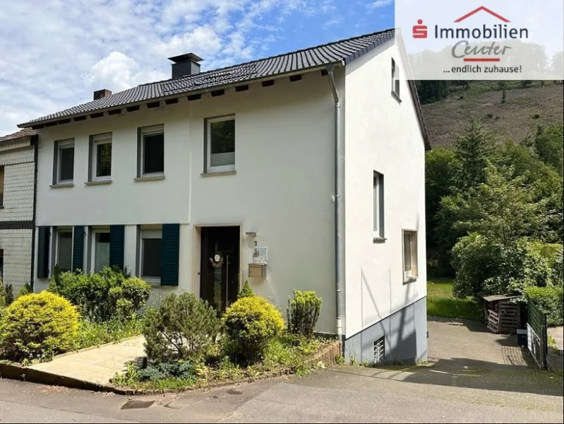 Straßenansicht (1) - Haus kaufen in Hagen - Modernes Einfamilienhaus mit großem Grundstück in naturnaher Lage Hagen-Hohenlimburg/Nahmertal