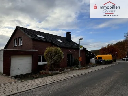 Straßenansicht Bild 1 - Haus kaufen in Herdecke - Freistehendes 3-Familienhaus mit Pkw-Garage in stadtnaher Wohnlage von Herdecke-Nacken