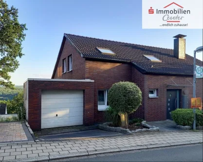 Straßenansicht - Haus kaufen in Herdecke - Freistehendes 3-Familienhaus mit Pkw-Garage in stadtnaher Wohnlage von Herdecke-Nacken