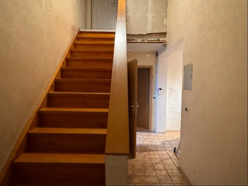 Treppe ins DG integriet in der OG Wohnung