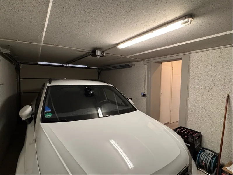 Garage mit Zugang ins Haus