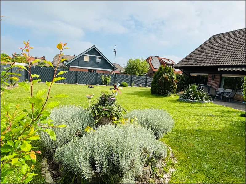 großzügiger Garten in westlicher Ausrichtung