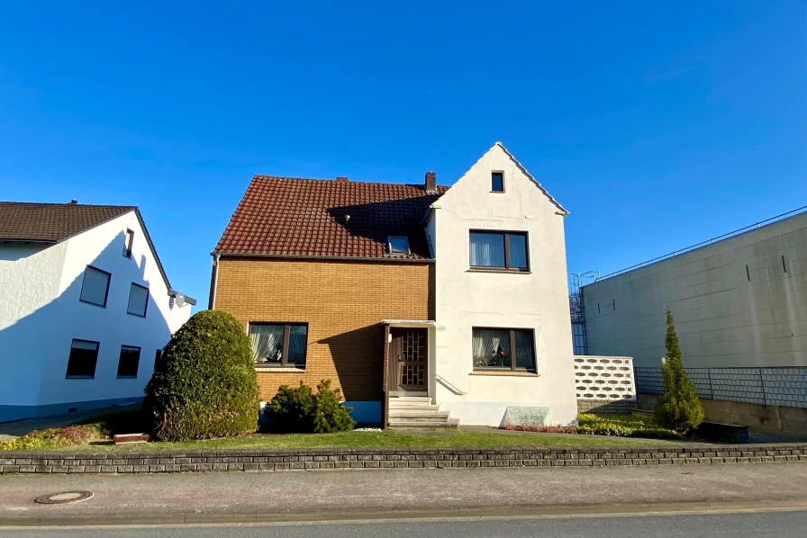 Frontansicht - Haus kaufen in Bünde - Gute Gelegenheit in zentraler Lage