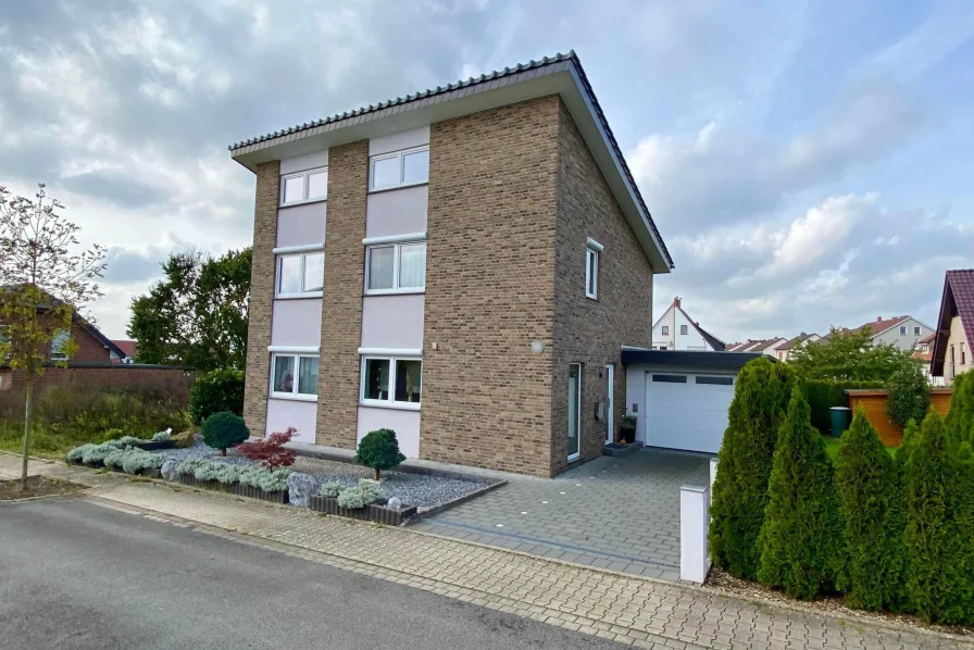 Hauptansicht - Haus kaufen in Kirchlengern - Junger Wohntraum in Bestlage!