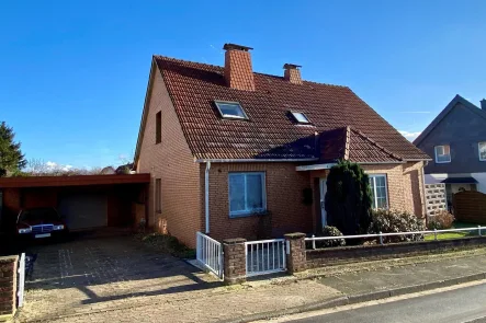 Hauptansicht - Haus kaufen in Kirchlengern - Gartenidylle im Ortskern