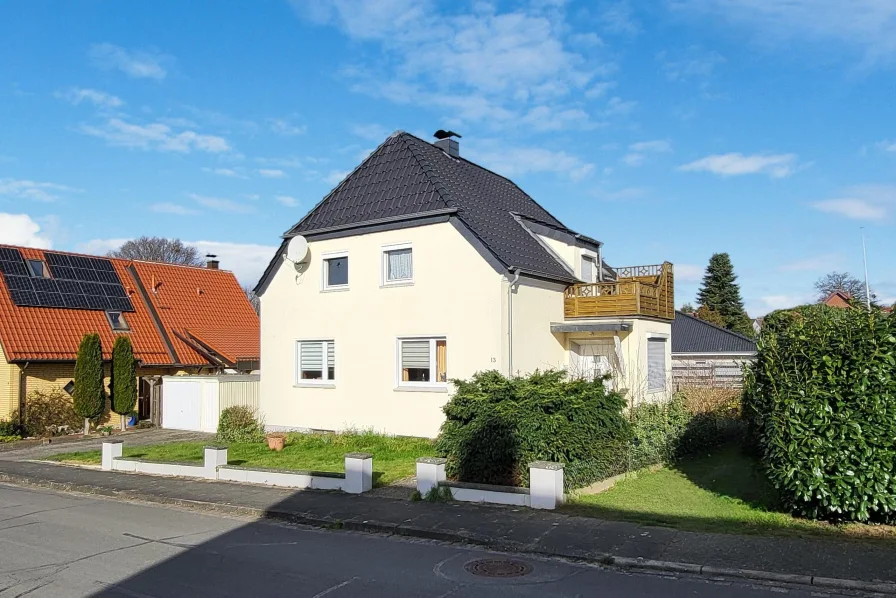 Hauptansicht - Haus kaufen in Hiddenhausen - Alt trifft auf Neu