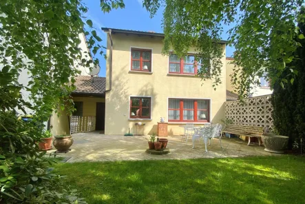 Außen3 - Haus kaufen in Bad Oeynhausen - Stilvoll wohnen am Sielpark