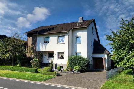 Straßenansicht - Haus kaufen in Rödinghausen - Ländliche Lage mit viel Grün drumherum