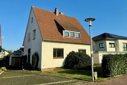 Einfahrt mit Garage - Haus kaufen in Löhne - Familienheim im Ortskern