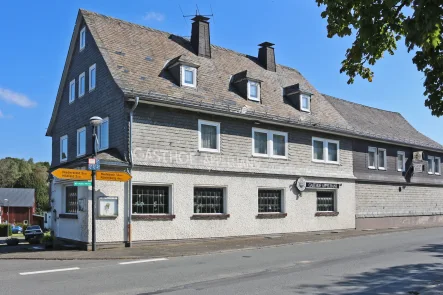 3020104a Ansicht - Haus kaufen in Winterberg - Ein Haus mit vielen Möglichkeiten!Ehem. Gaststätte mit Pensionszimmern in Grönebach