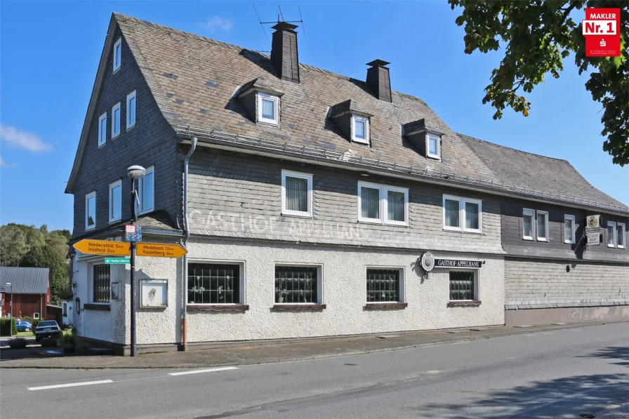 3020104a Ansicht fio - Haus kaufen in Winterberg - Ein Haus mit vielen Möglichkeiten!Ehem. Gaststätte mit Pensionszimmern in Grönebach