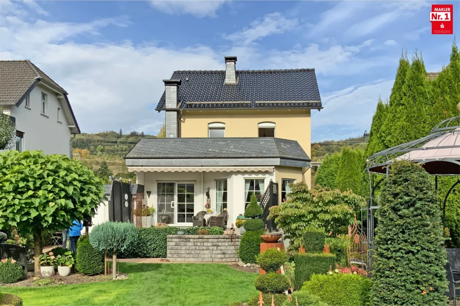 3019104 Gartenansicht fio - Haus kaufen in Bestwig - Ideal für Ihre Familie!Top saniertes EFH mit tollem Garten in Bestwig-Velmede