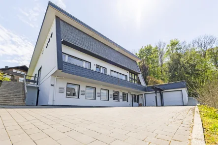 3033015a Ansicht - Haus kaufen in Brilon - Mit Blick über die Dächer von Brilon! Großzügiges Einfamilienhaus in ruhiger Wohnlage