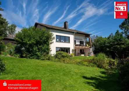 Rückansicht - Haus kaufen in Meinerzhagen - ++RESERVIERT++ Sehr gepflegtes Mehrfamilienhaus in idyllischer Naturlage von Meinerzhagen-Valbert!