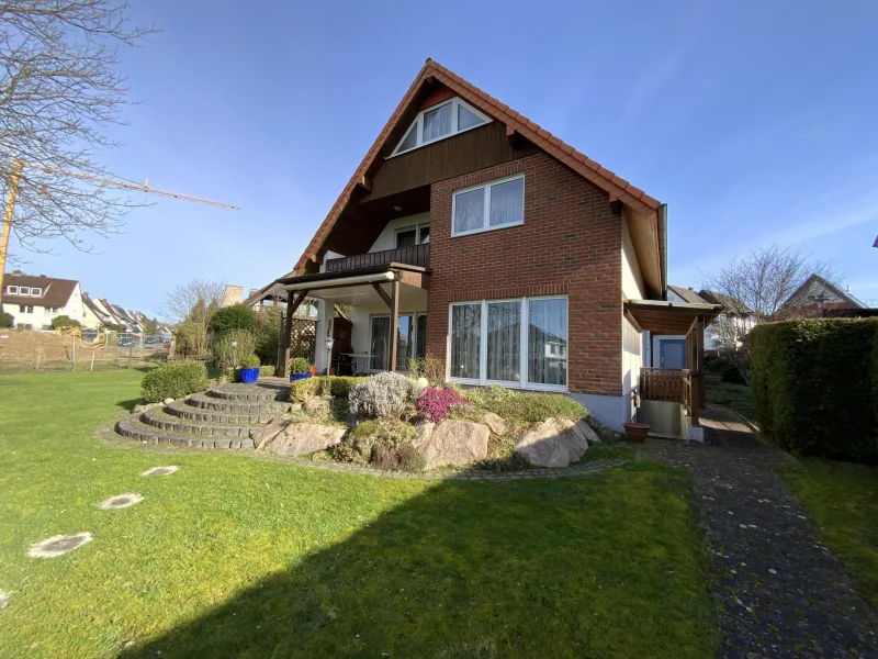 Gartenansicht - Haus kaufen in Bad Salzuflen - Einfamilienhaus der Extra-Klasse mit zusätzlichem Baugrundstück