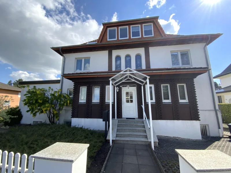 Stilvolles Mehrfamilienhaus - Wohnung kaufen in Bad Salzuflen - Wohnen mit Stil und schönem Ausblick am Obernberg