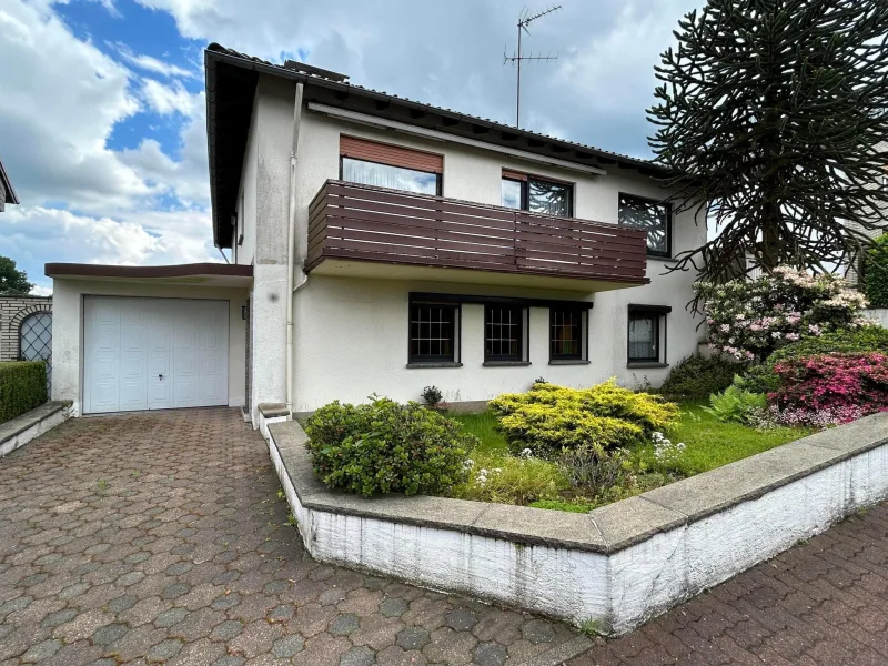 Straßenansicht - Haus kaufen in Barntrup - Ruhig gelegenes Einfamilienhaus!