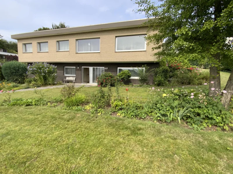 Bungalow mit Einliegerwohnung im Souterrain - Haus kaufen in Bad Salzuflen - Raumwunder in bester Wohnlage auch als Mehrgenerationenhaus zu nutzen