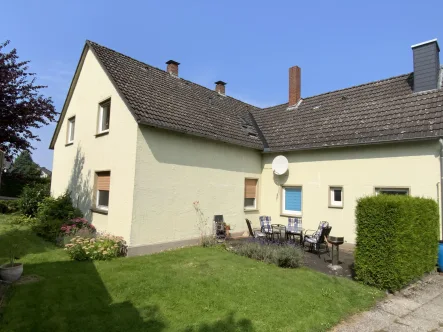 Eigene Terrasse und eigener Gartenanteil - Wohnung kaufen in Bad Salzuflen - Kaufen Sie doch mal ein halbes Haus ....