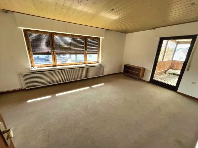 Wohnzimmer im OG mit Zugang zur Dachterrasse 