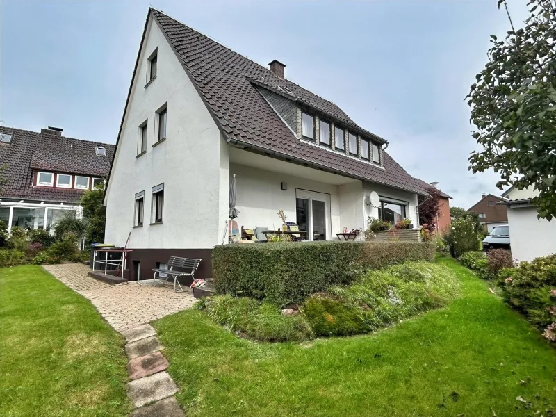 Gartenansicht - Haus kaufen in Dörentrup - Zweifamilienhaus in einem beliebten Dörentruper Ortsteil! 