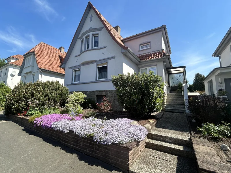 Straßenansicht - Haus kaufen in Lemgo - Ein Klassiker aus den 20ern!