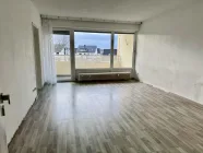 Wohnzimmer mit Balkon