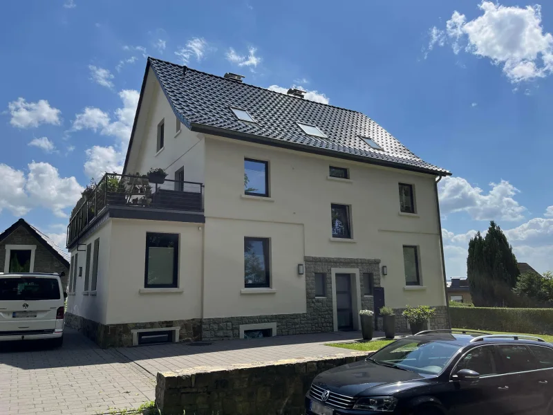 Straßenansicht - Haus kaufen in Lemgo - Bestens in Schuss, in bester Wohnlage! 