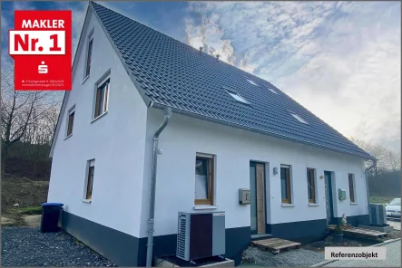 Referenzobjekt / Vorder- und Seitenansicht - Haus kaufen in Werl - NEUER PREIS!!!!  - Familienfreundliche Neubau-Doppelhaushälfte im Werler Süden