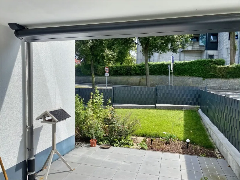 Blick auf die überdachte Terrasse / Garten