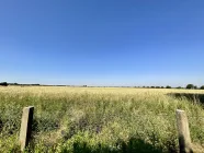 mit herrlichem Ausblick auf die Felder