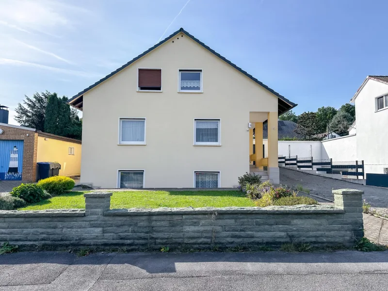 Außenansicht - Haus kaufen in Hemer - Selbst einziehen und teilweise vermieten. Tolles 2-3 Familienhaus in Hemer