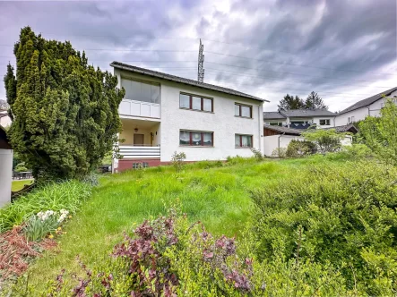 Außenansicht Vorgarten - Haus kaufen in Werdohl - Zweifamilienhaus in beliebter Lage von Werdohl-Pungelscheid