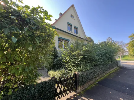 Vorderansicht - Haus kaufen in Hemer - 503m² Grundstück mit freistehendem Altbaucharme 