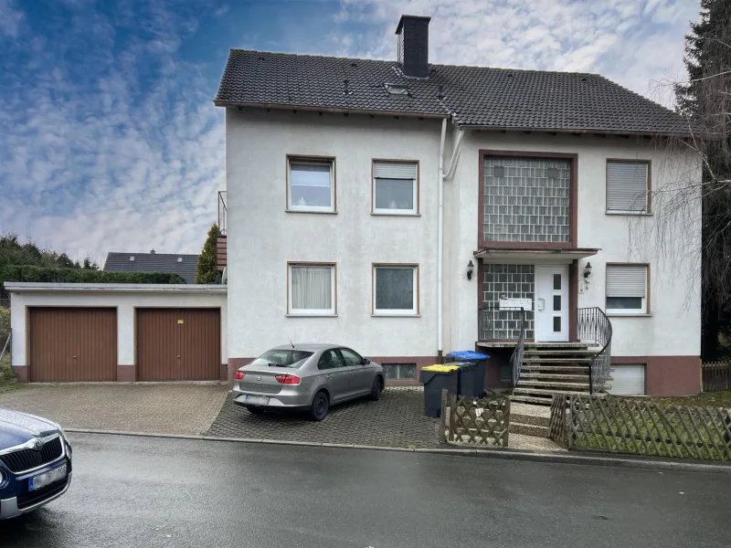 Außenansicht - Haus kaufen in Hemer - Unschlagbare Kombination - Mehrfamilienhaus in Becke mit Terrasse