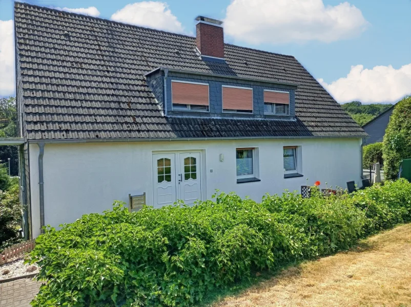 Außenansicht - Haus kaufen in Sprockhövel - Gepflegtes Mehrfamilienhaus in Niedersprockhövel für Kapitalanleger und Selbstnutzer