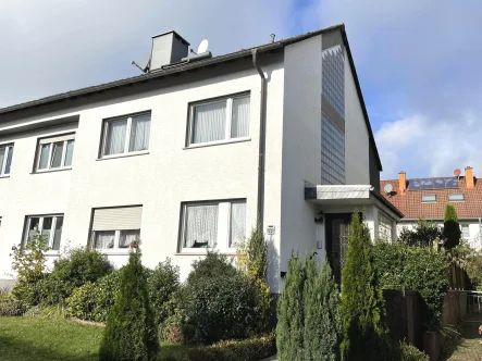 Außenansicht - Haus kaufen in Sprockhövel - Familienfreundliche Doppelhaushälfte mit viel Potenzial in beliebter Wohnlage von Niedersprockhövel