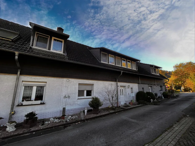 Vorderansicht - Haus kaufen in Schwelm - 4 Zimmer, 4 Garagen - Reihenmittelhaus in Schwelm