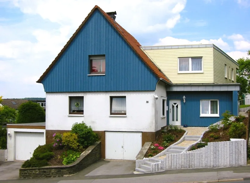 Außenansicht - Haus kaufen in Ennepetal - Exklusives Dreifamilienhaus mit Appartement in Ennepetal-Homberge für Familien und Mehrgenerationen