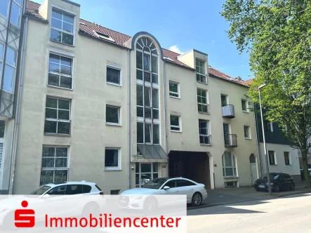 Die Straßenansicht - Wohnung kaufen in Recklinghausen - Schöne 3-Zimmer-Wohnung mit Tiefgaragenstellplatz zur Selbstnutzung oder als Kapitalanlage 