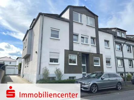 Die Straßenansicht - Wohnung kaufen in Recklinghausen - Lichtdurchflutete Dachgeschosswohnung (Bj. 1999) mit Balkon, Fußbodenheizung und Stellplatz