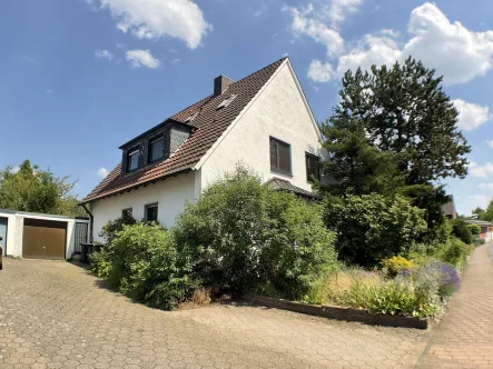 Seitenansicht - Haus kaufen in Datteln - Freistehendes Einfamilienhaus mit Einliegerwohnung und besonderem Garten in bevorzugter Lage