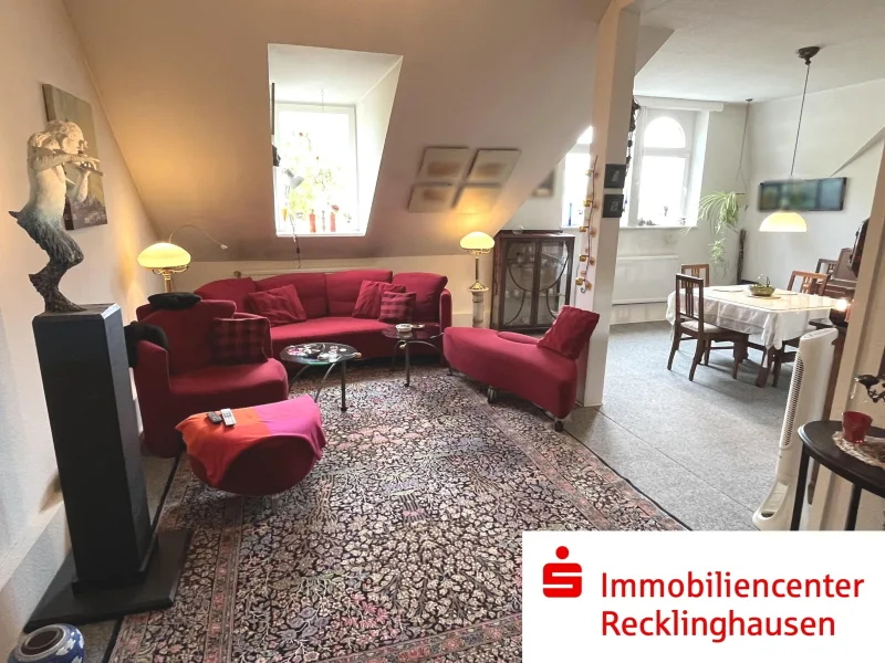 Das große Wohnzimmer - Wohnung kaufen in Recklinghausen - Zentrumsnahe 3-Zimmer-Dachgeschosswohnung im 3-Familien-Jugendstilhaus für Liebhaber!